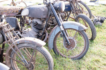 Fototapeta na wymiar Alte Motorräder zum restaurieren