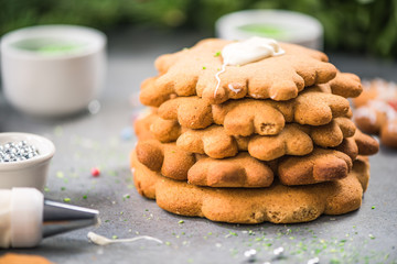 Making creative Christmas sweet decoration