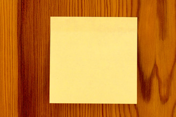 A post it stuck on a brown background