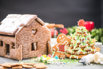 Making gingerbread house and sweet Christmas tree