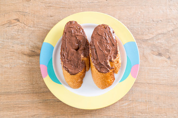 bread with chocolate hazelnut spread