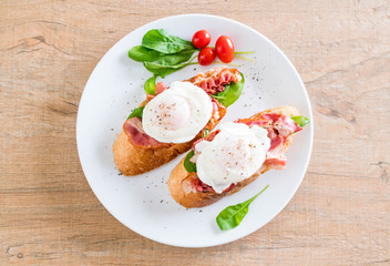egg benedict on plate