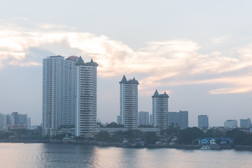 Naklejka premium City scape side river on sunset