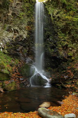 Fototapeta premium 秋の高瀬峡 大滝 山形県遊佐町 Autumn Takase Gorges Otaki / Yuza, Yamagata, Japan