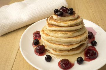 pancakes with berries