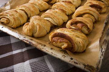 Franzbrötchen auf dem Backblech