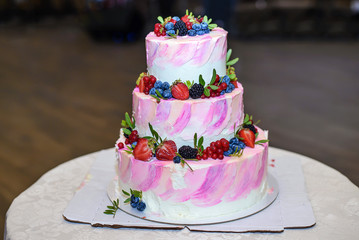 Obraz na płótnie Canvas Beautiful wedding cake with berries