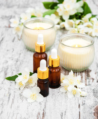 Obraz na płótnie Canvas Massage oils and jasmine flowers