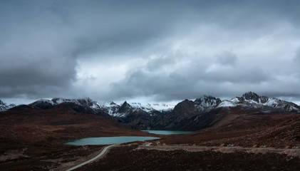 Sichuan_Snow Mountain_lake