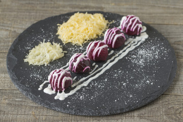 Beet dish in the form of balls