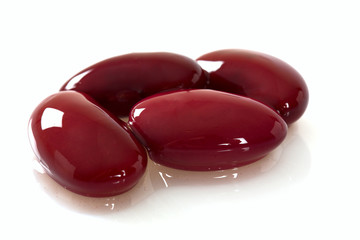 cooked kidney beans on a white background