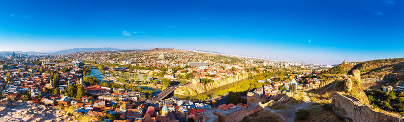 Obraz premium Tourustic ride on the funicular, aerial panoramic view from the top on the houses with traditional wooden carving balconies of Old Town of Tbilisi, Georgia