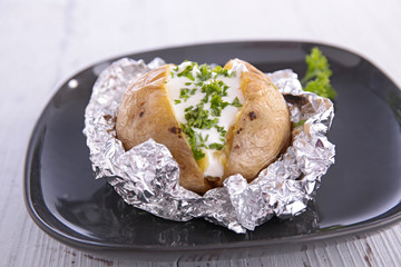 baked potato with cream and chives