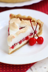 Pie with meringue and berries
