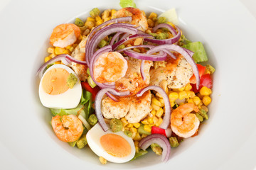 Salatteller mit Hähnchenfleisch