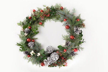 Fototapeta na wymiar christmas wreath with balls and pine cones