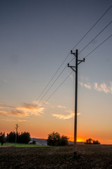 Fototapeta na wymiar Strommasten bei Sonnenuntergang