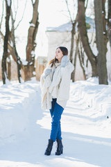 Obraz premium Girl in mittens and a blanket drinking hot tea