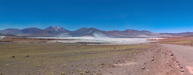 Montagnes et lac de sel désert d'Atacama - Chili