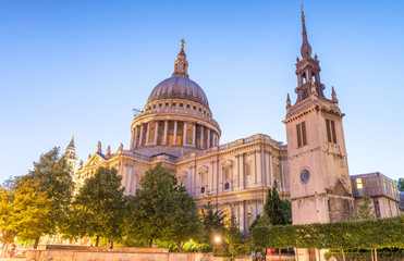 Fototapeta na wymiar Tourists visit St Paul Cathedral at night, London