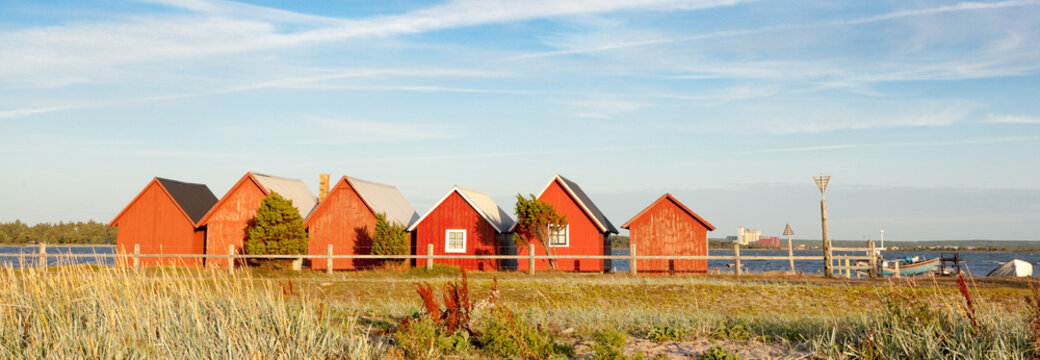 Banner with red Fishing cottages of Kovik Gotland 