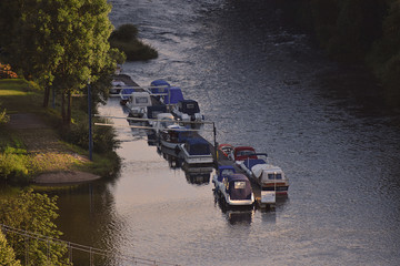 Botte am Fluss