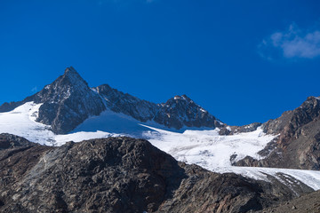 Obraz premium Mountains and peaks landscape. Stubaier Gletscher covered with glaciers and snow, natural environment. Hiking in the Stubai Alps. Ski resort in Tirol, Austria, Europe