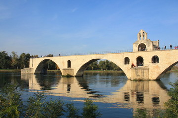 Fototapeta na wymiar Pont Saint-Bénézet à Avigon, Vaucluse, France 