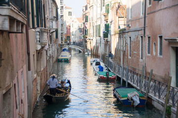 Fototapeta na wymiar Venedig - kleiner Seitenkanal