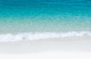 Fototapeta na wymiar Clear blue sea and white sand at the andaman island.