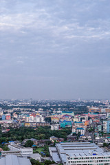 バンコク、エカマイ、ビルの風景、都会、さわやかな青空