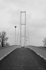 Panele Szklane  Most w tonacji czarno białej