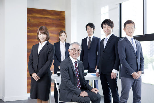 ビジネスチーム6名