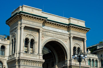 Fototapeta na wymiar Vittorio Emanuele II gallery in Milan with blue sky