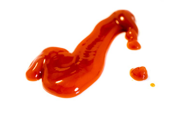Ketchup isoliert freigestellt auf weißen Hintergrund, Freisteller


