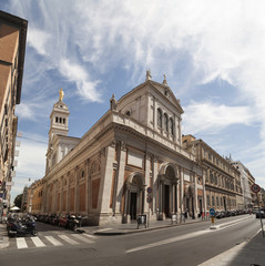 Fototapeta na wymiar Церковь Святого Сердца Господня в Риме