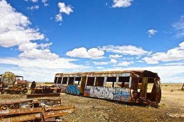 Fototapeta na wymiar 【ボリビア】ウユニ村の「列車の墓場」