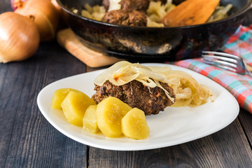 Meatballs stuffed with onion