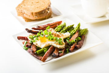 Asparagus with egg and bacon