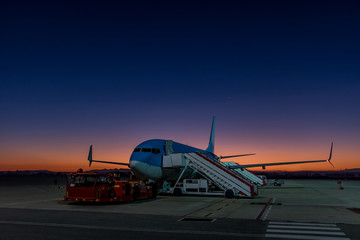 Fototapeta na wymiar Airport bei Sonnenaufgang