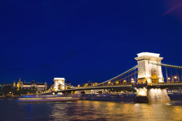 Fototapeta na wymiar Budapest bridge
