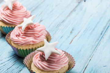 cakes cupcakes to the celebration of Christmas on the table