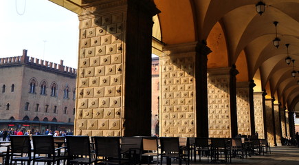 Arkaden an der Piazza Maggiore