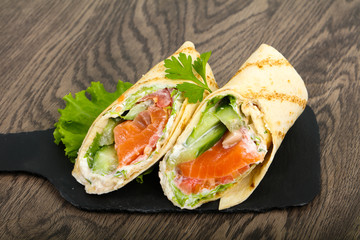 Salmon bread roll