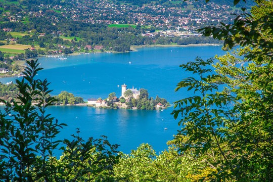 Vue sur le ch&acirc;teau de Duingt