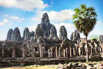 Obraz premium Ancient Bayon temple, Angkor Thom , the most popular tourist attraction in Siem reap, Cambodia