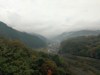 Obraz premium 日本の山とダム