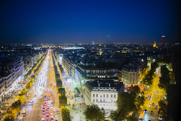 Vue des Champs Elysée au crépuscule