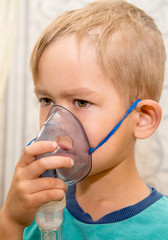 mask inhalator on the child's face