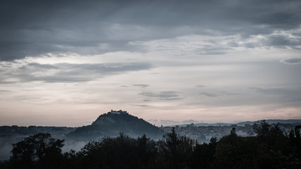 castello monforte e panorama di campobasso in  un pomeriggio nuvoloso
